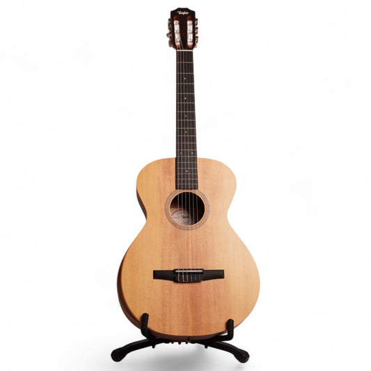 Taylor Academy 12e-N – Nylon-String Acoustic-Electric
